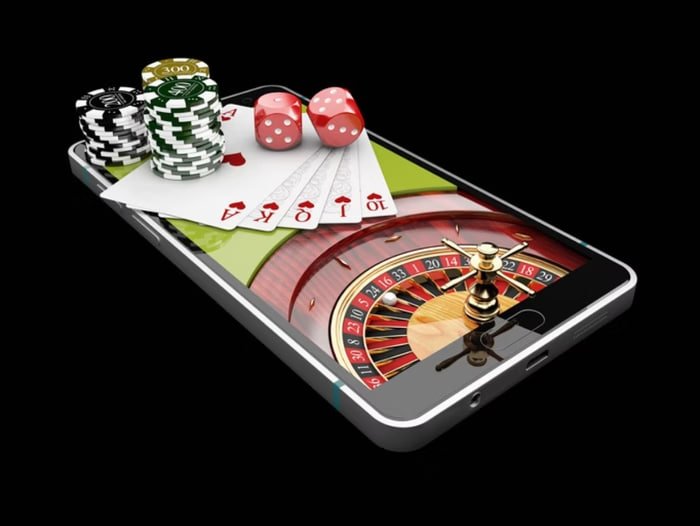 Dealer dan pemain melakukan interaksi chat selama sesi Live Casino berjalan